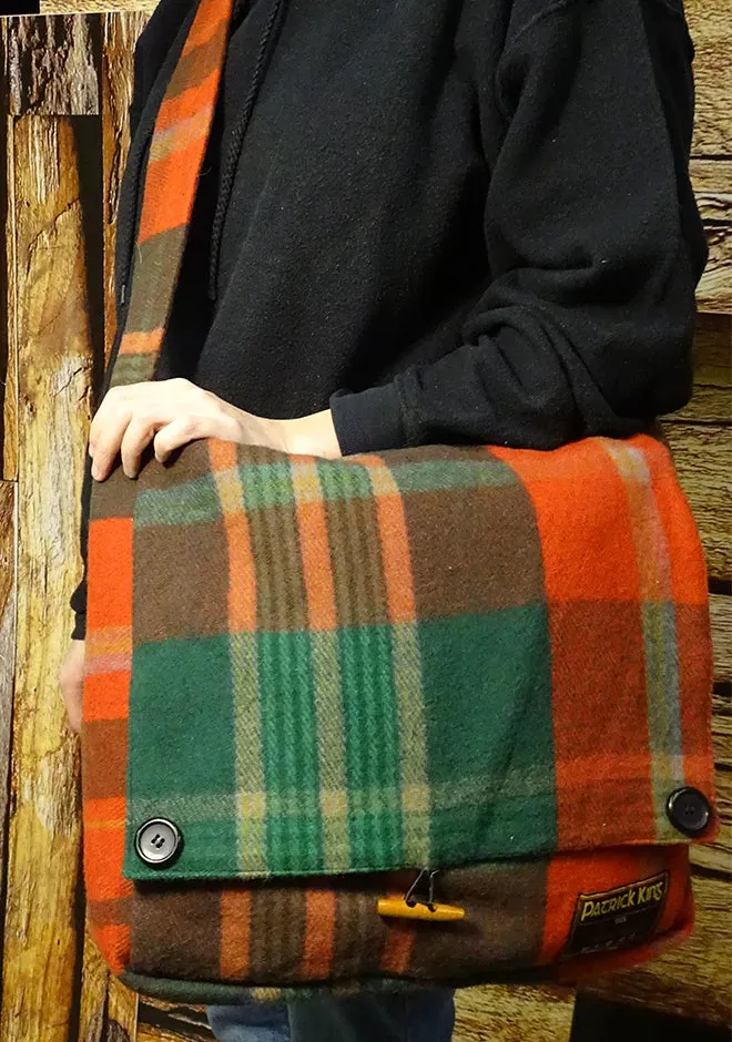 WOOLEN BAG 1020